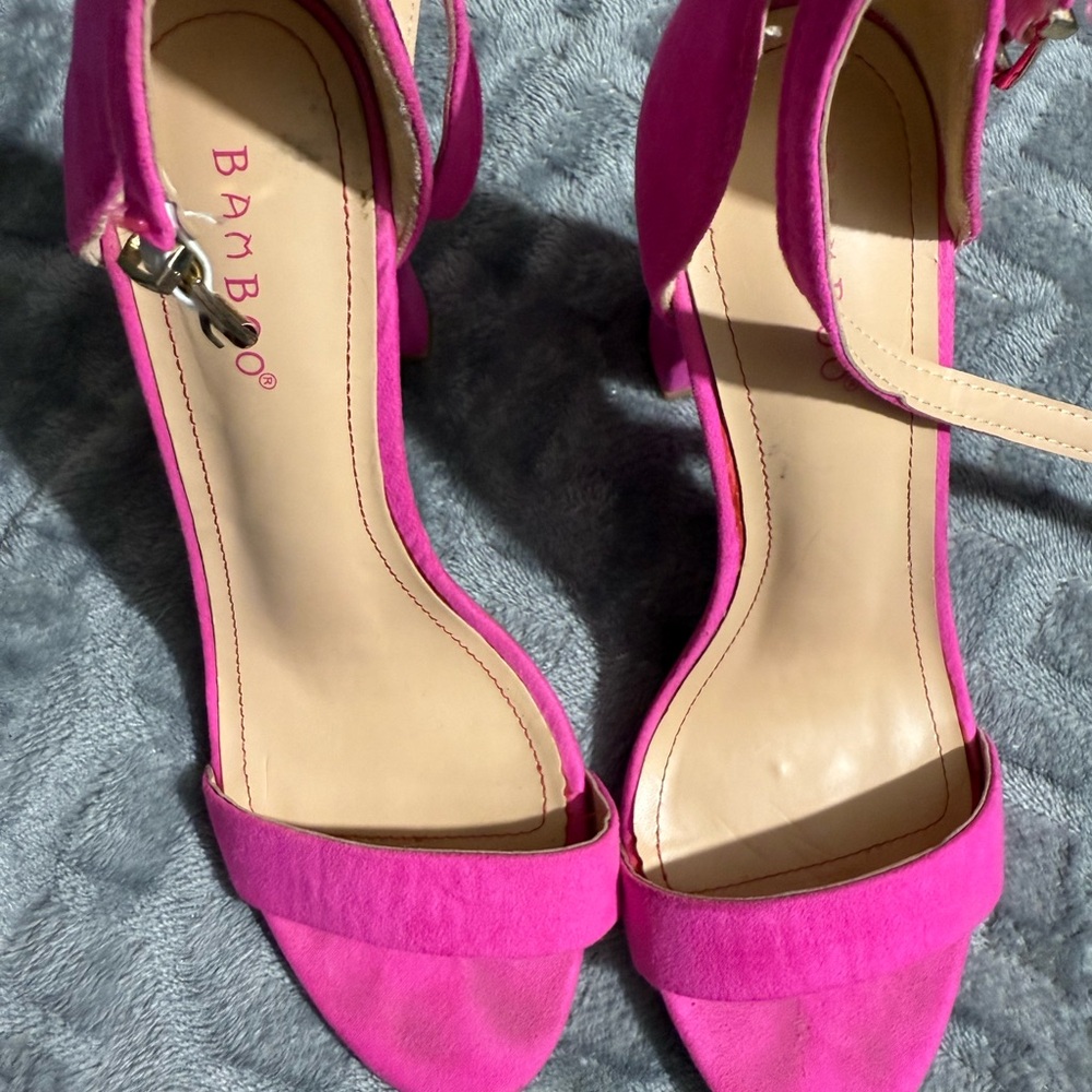 BAMBOO Women's Hot Pink Heels